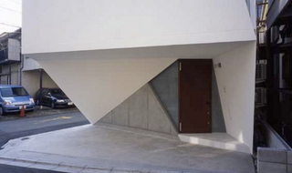 Illustration for article titled This Tokyo "Mineral House" is like living in your own private Inception